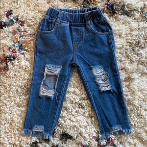 Frayed/ Ripped denim jeans